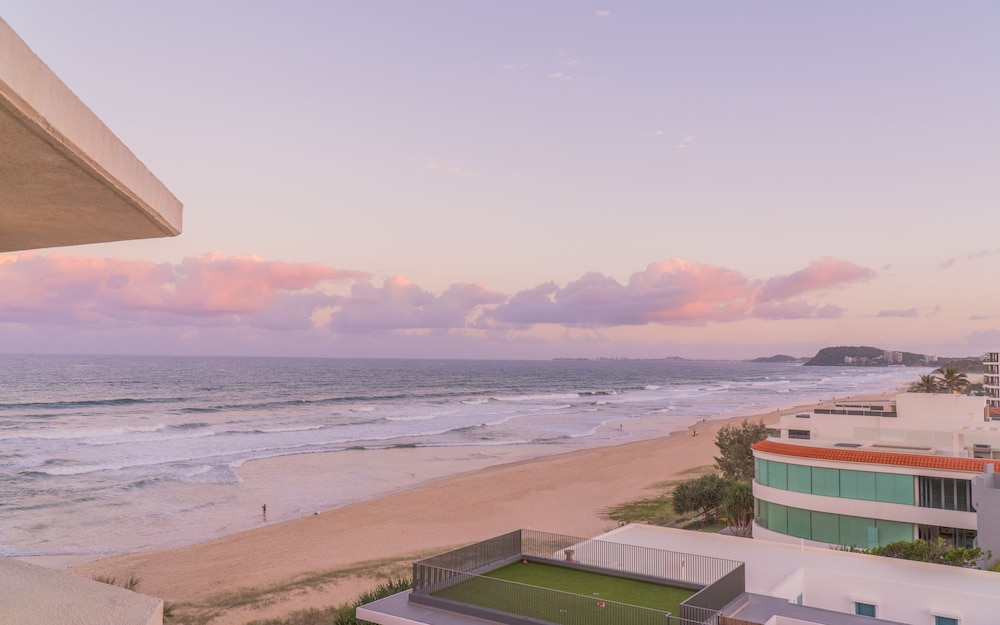 FORESHORE BEACHFRONT APARTMENTS 58/66
