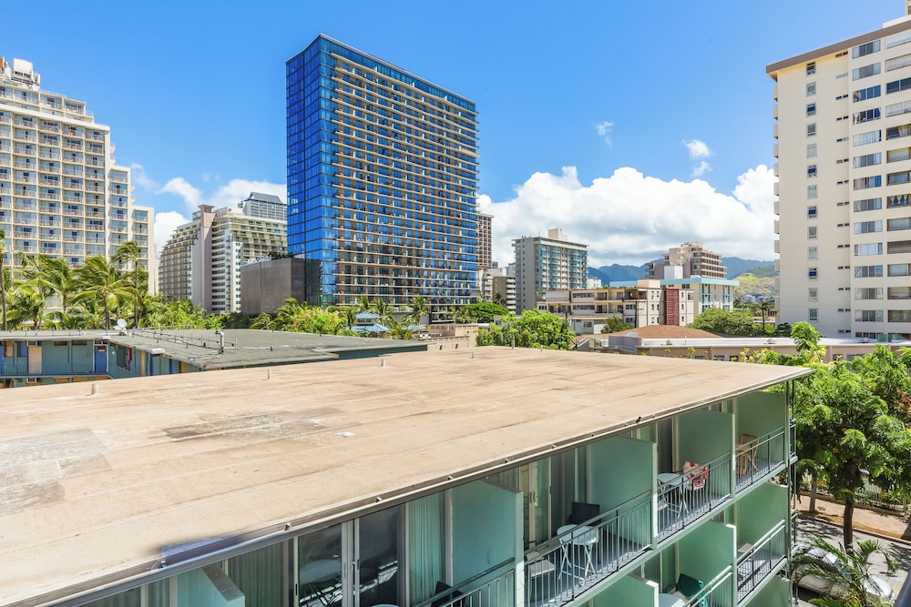 Castle Bamboo Waikiki 60/73