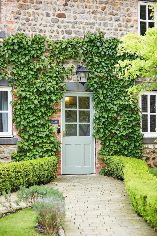The Old Coach House 28/34