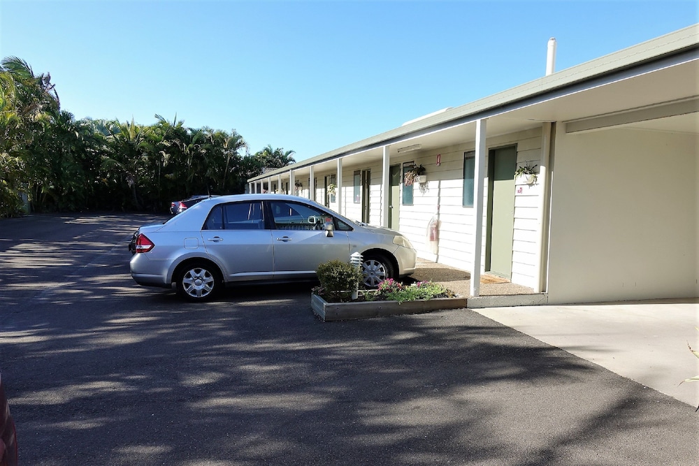 PACIFIC PALMS MOTOR INN 53/64