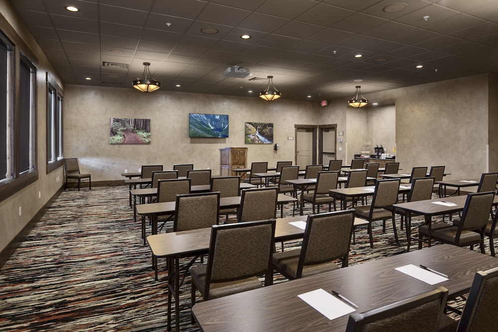 Glacier International Lodge 45/48