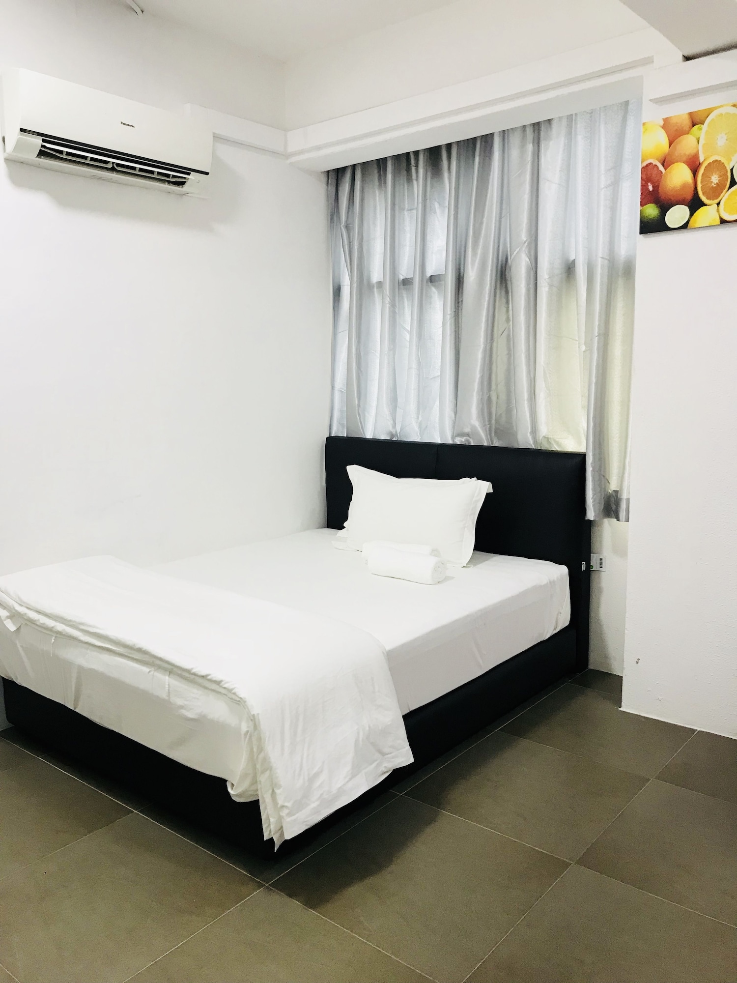 ROOM, DOUBLE BED