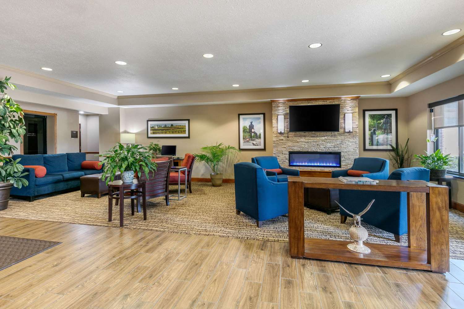 Comfort Suites Hopkinsville near Fort Campbell 11/15