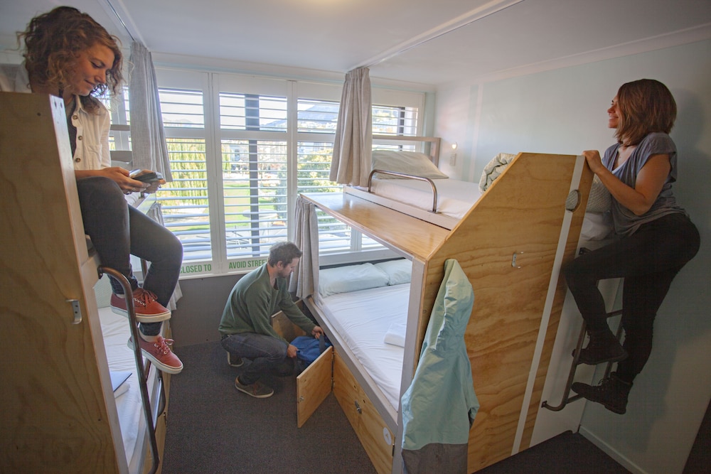 Absoloot Queenstown Backpackers 38/50