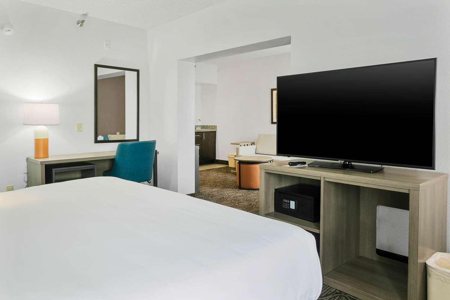Suite, King Bed
