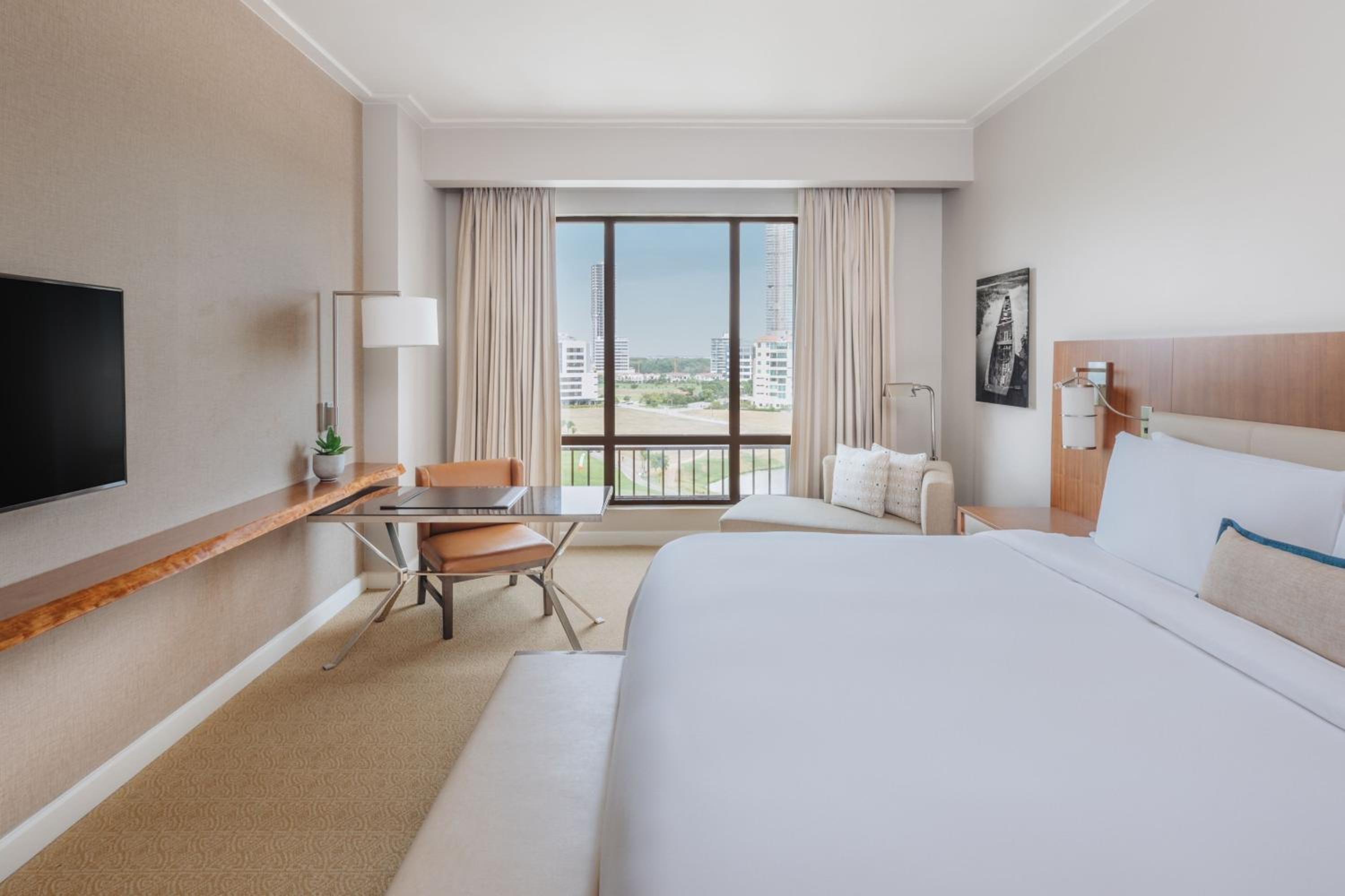 Guest Room, Deluxe, King Bed, Golf Course View