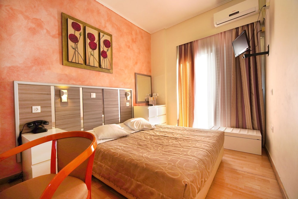 ROOM, DOUBLE BED