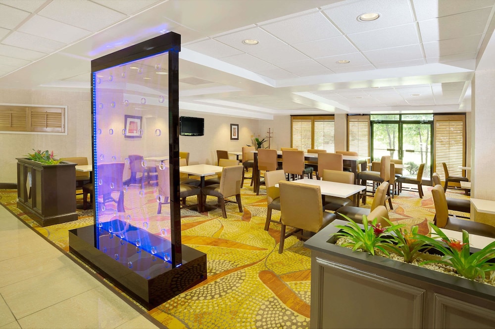 Wingate By Wyndham Raleigh Durham Airport 18/30