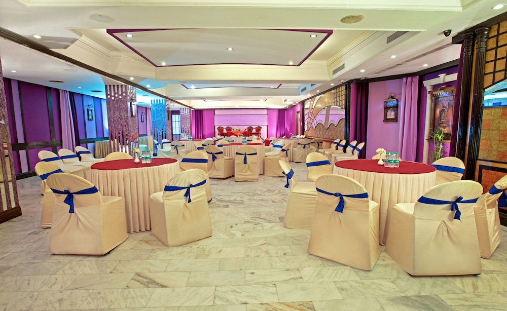 Oyo Premium Paltan Bazar 37/49