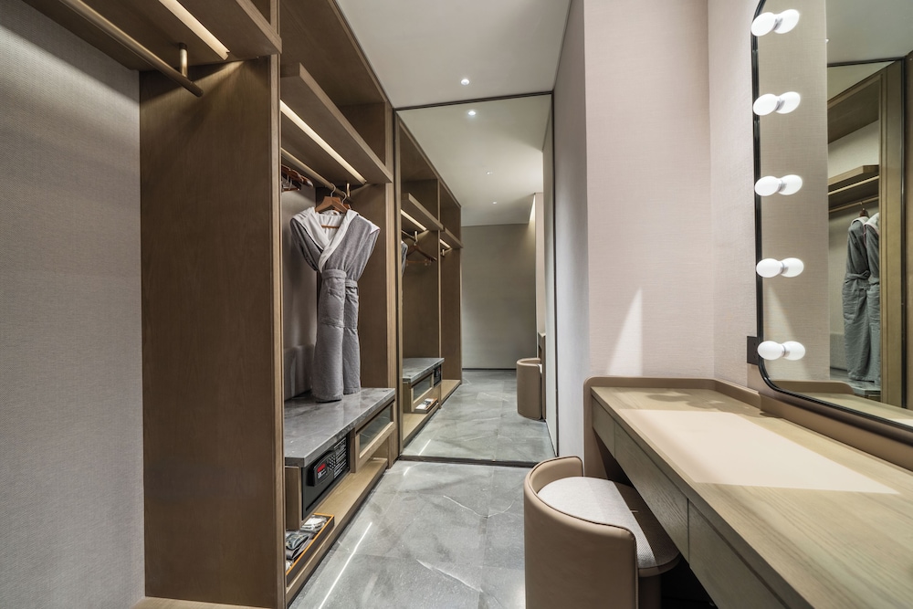 UrCove by HYATT Shenzhen Bay Mixc 57/58