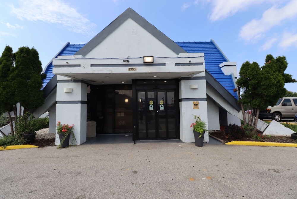 Travelodge By Wyndham Milwaukee 41/50