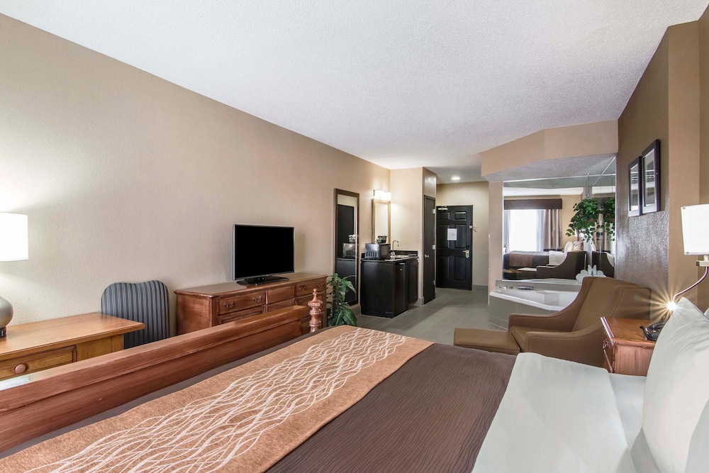 Quality Inn & Suites I-35 E-Walnut Hill 37/41