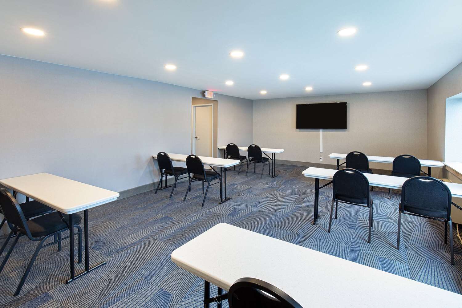 La Quinta Inn & Suites by Wyndham Nashville Airport 49/63