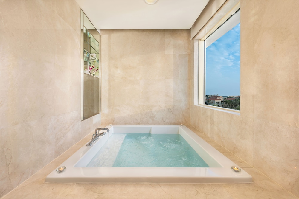 swimming pool spa