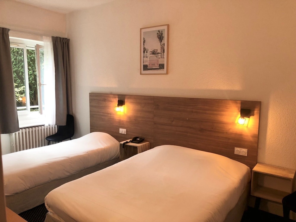 FAMILY, 1 DOUBLE AND 1 SINGLE BED