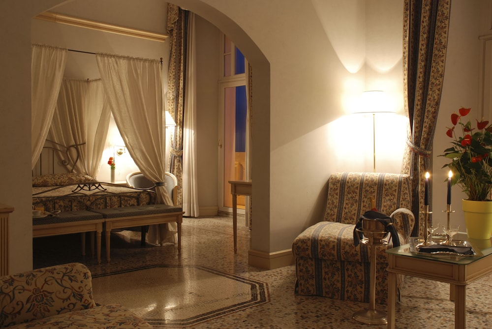 Hotel de La Ville 40/64