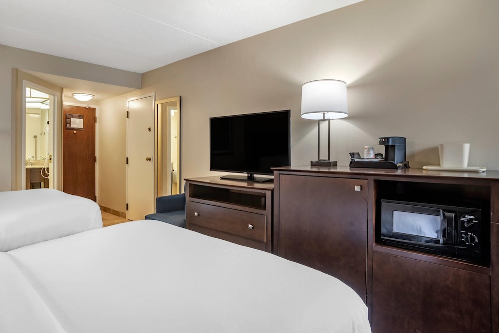 Comfort Inn Suites Newark Wilmington 24/65