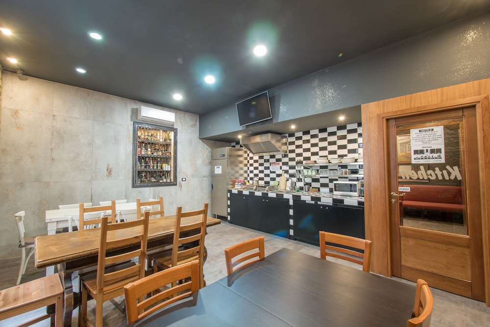 Alessandro Palace Bar 59/69