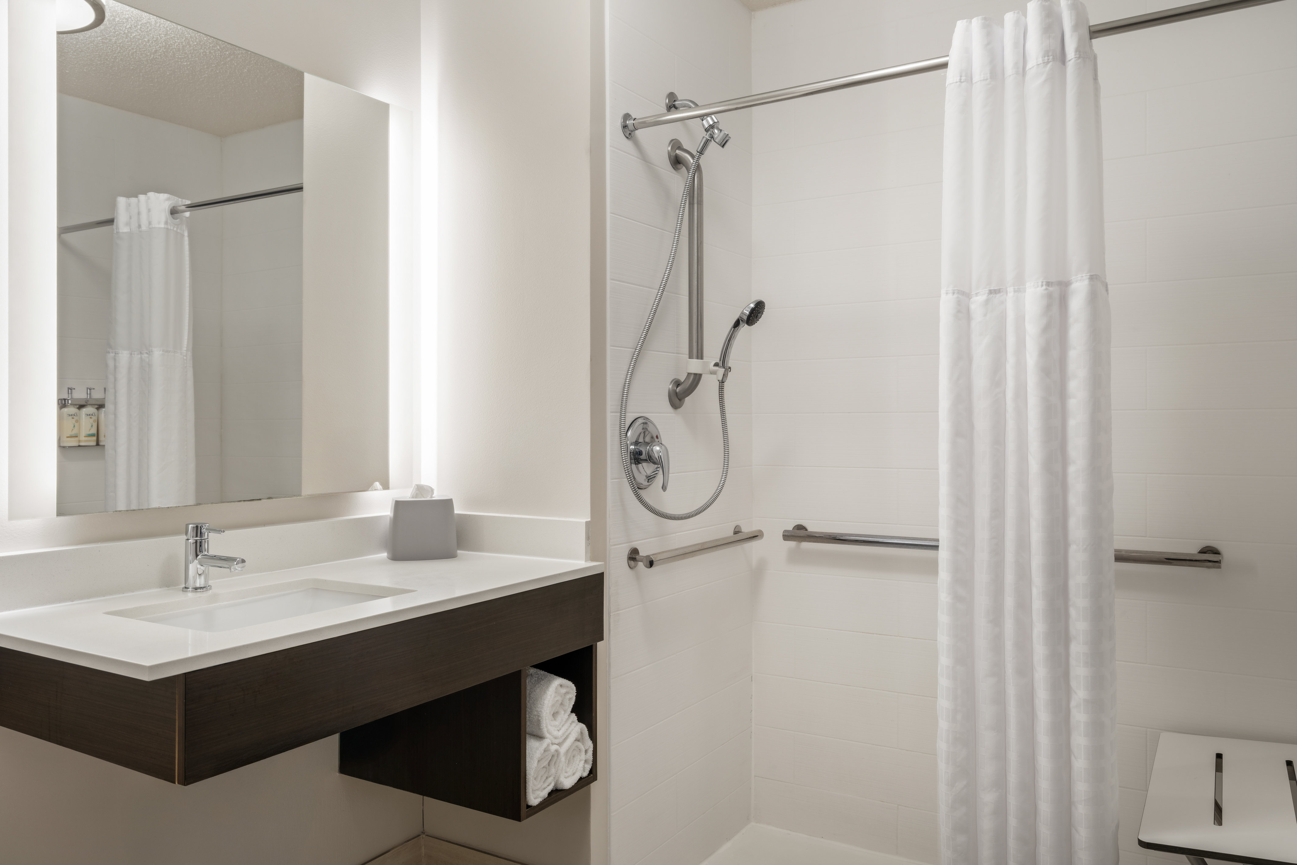 Holiday Inn Express Hotel And Suites Altoona Des Moines 72/75