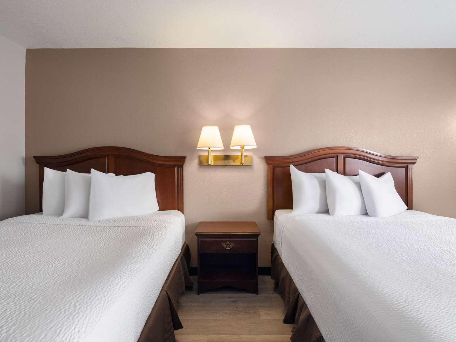 Travelodge by Wyndham Tucson AZ 25/34