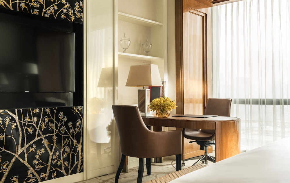 FOUR SEASONS HOTEL TIANJIN 69/84