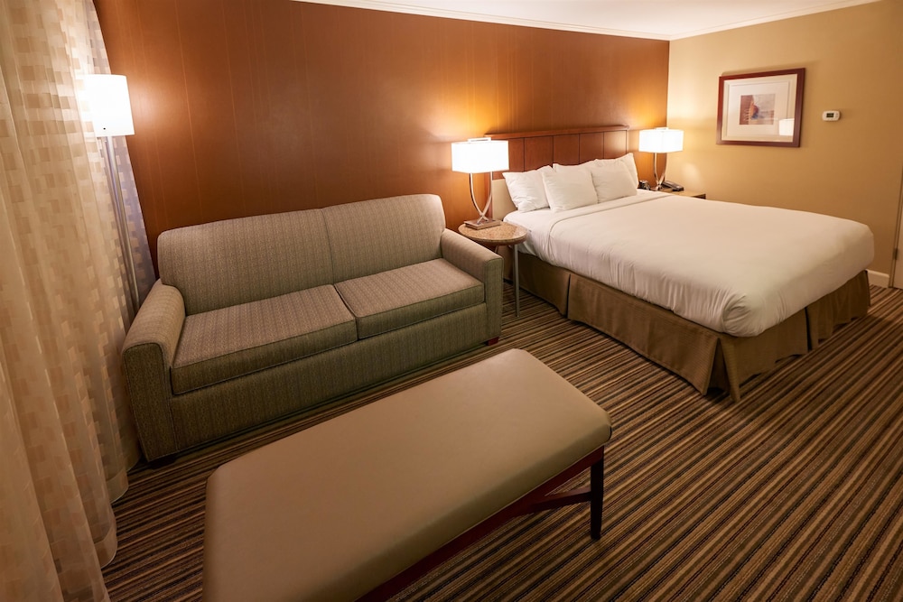 DoubleTree by Hilton Akron Fairlawn 17/50