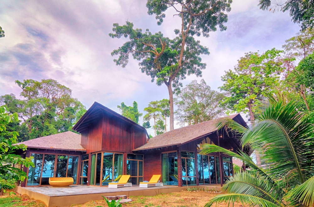 Borneo Eagle Resort 1/50