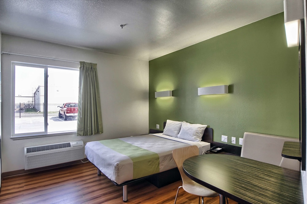 Motel6 Weslaco, TX 16/58