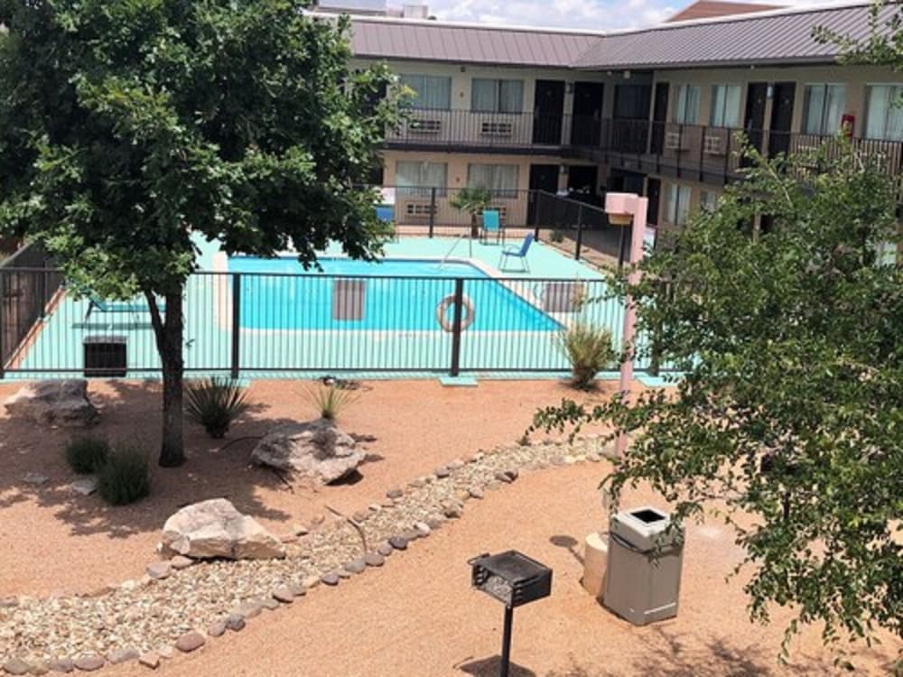 Howard Johnson by Wyndham Odessa TX 32/49