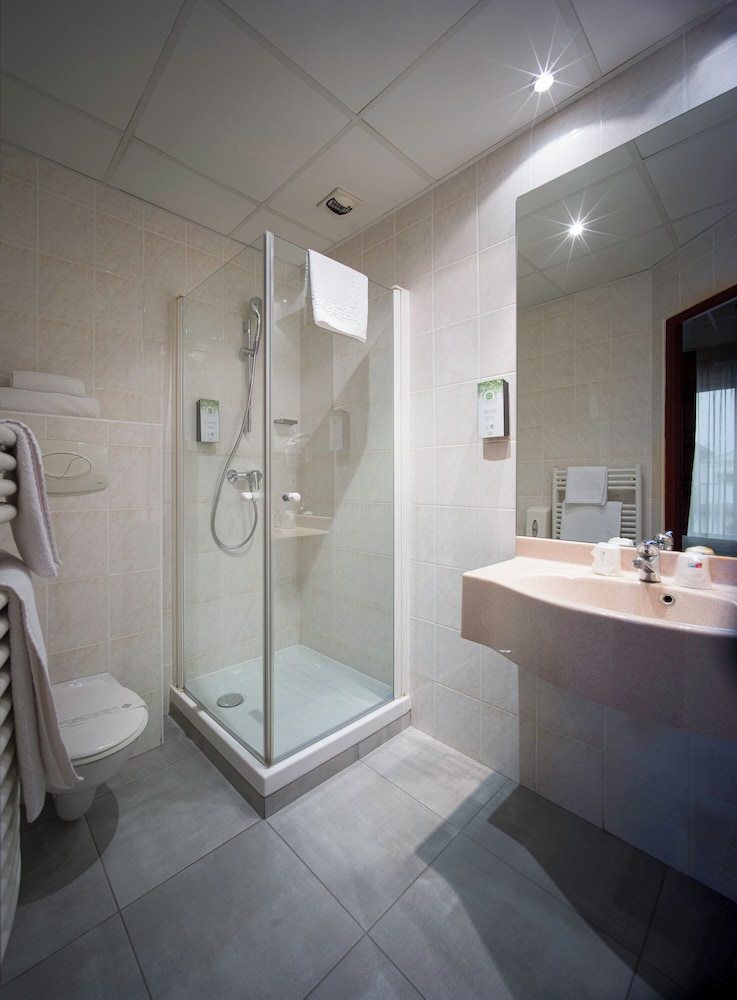 KYRIAD LAMBALLE 38/40