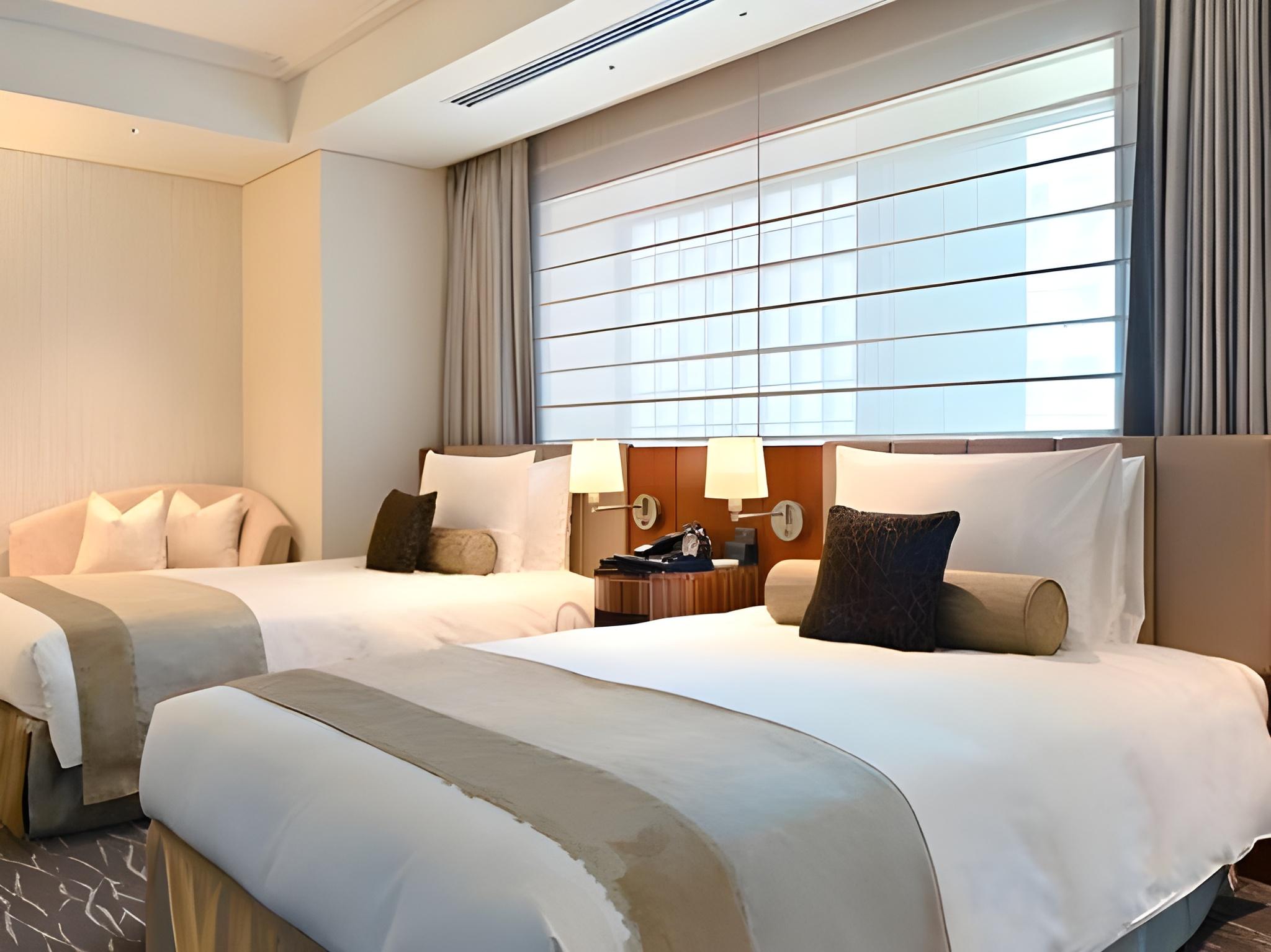 Universal, Classic, Twin Beds