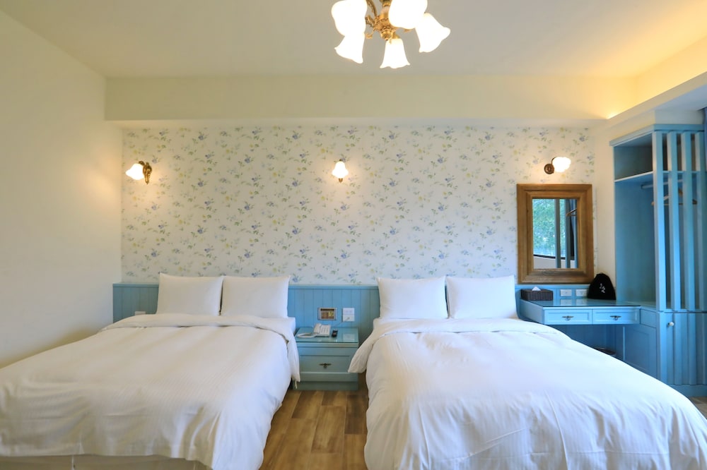 BASIC, QUADRUPLE, 2 DOUBLE BEDS