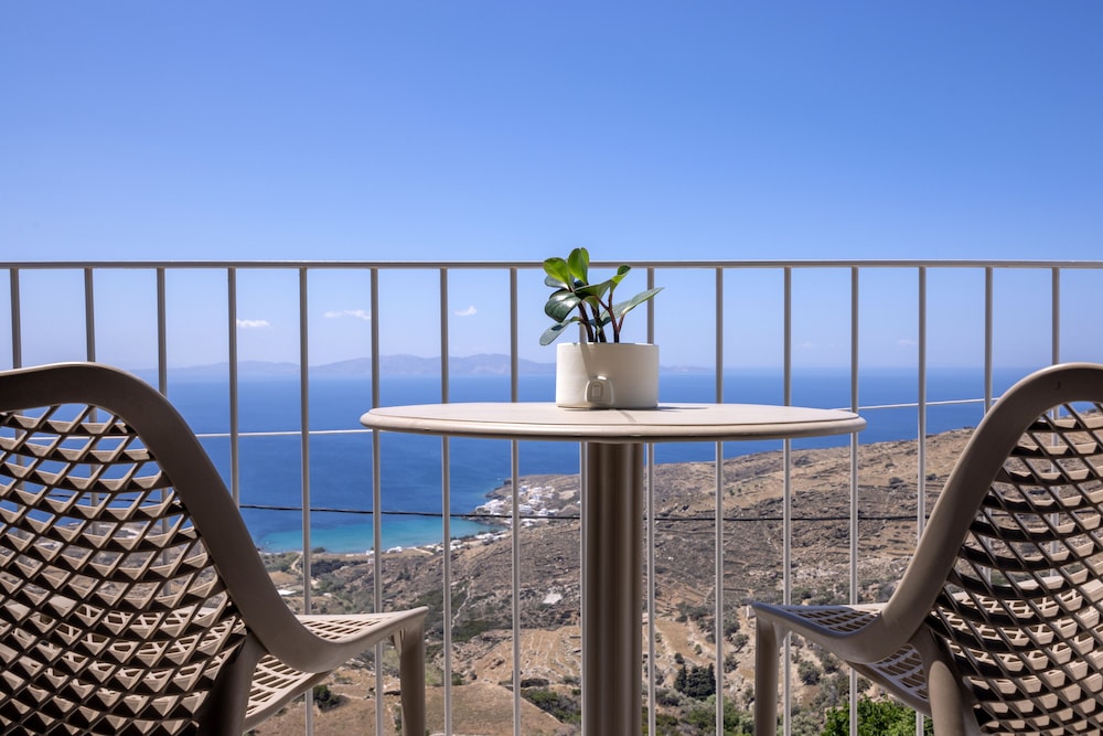 Living Theros Luxury Suites 43/50