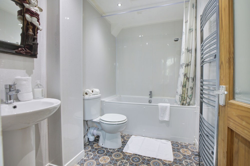 The New Sandringham Court Hotel & Norma Jeans Bar&Brasserie 50/50