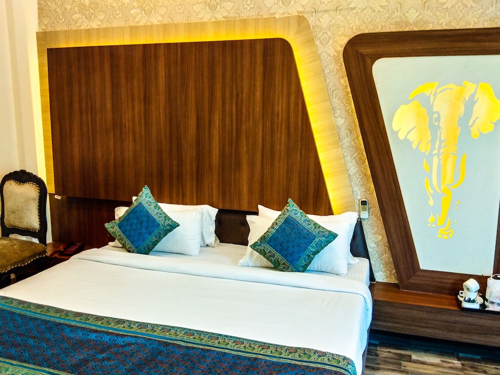 Dwivedi Hotels Sri Omkar Palace 9/37