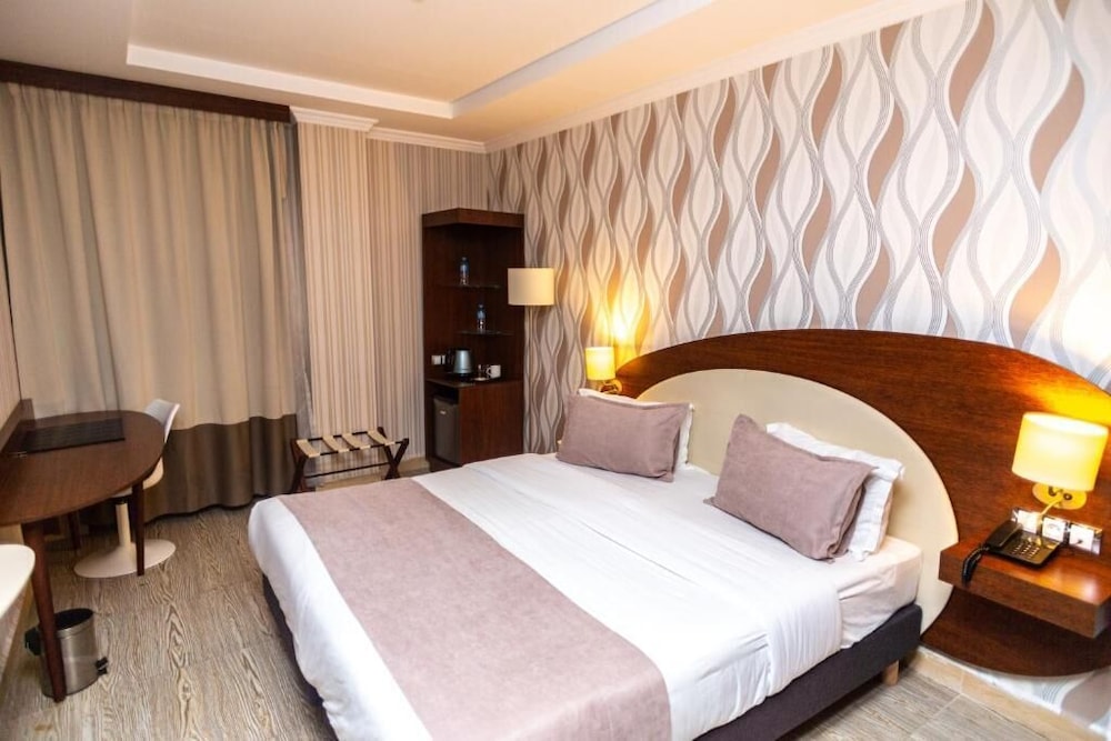 Hotel Rue D'or 18/58