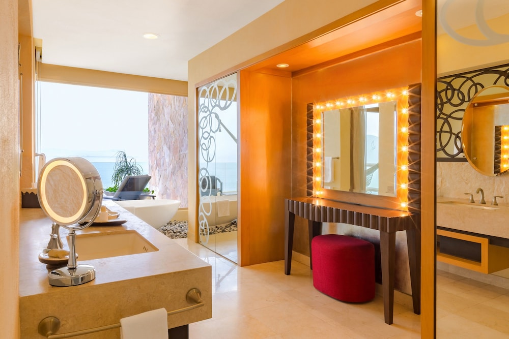 Garza Blanca Residences 40/74