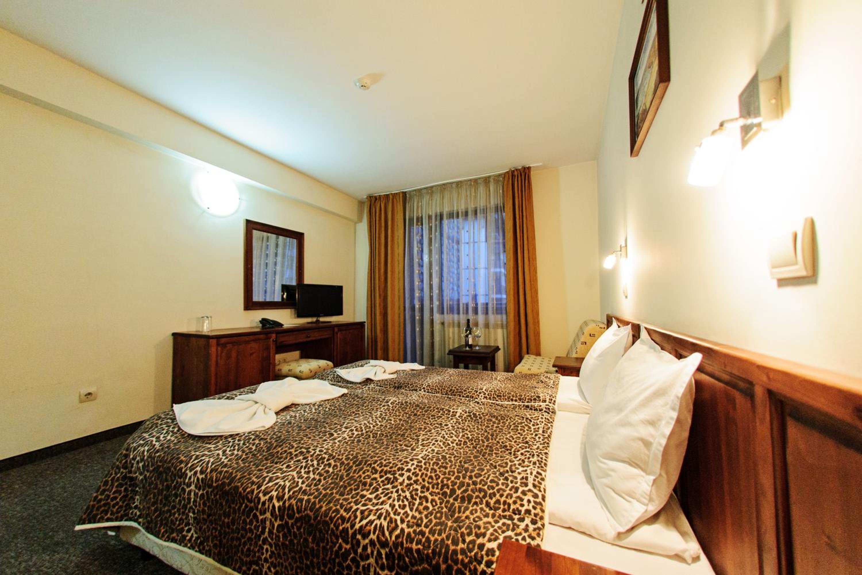 Dumanov Hotel 30/67