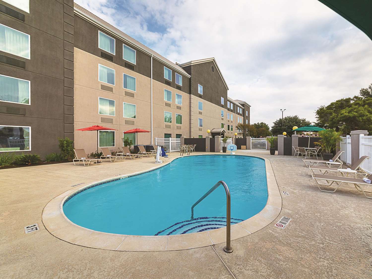 La Quinta Inn & Suites by Wyndham Austin Round Rock 16/16