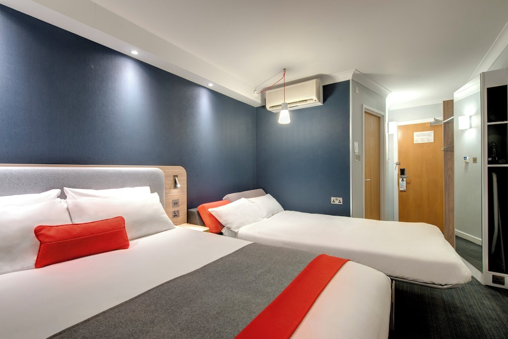 غرفة قياسية بسرير مزدوج مع أريكة، Holiday Inn Express LONDON - DARTFORD 3/4