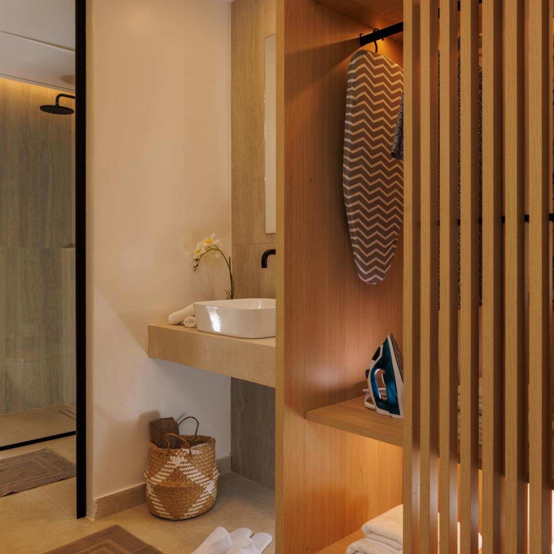 Sokratis LocoLux Villas & Suites 84/86