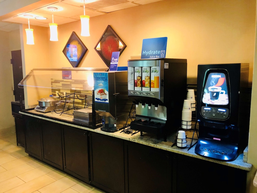 Spark by Hilton Orlando near SeaWorld 29/39
