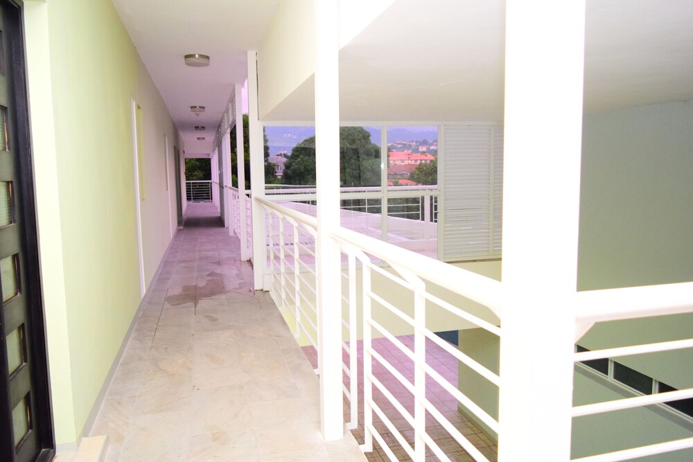 New Kingston Luxury Apt The Bromptons 5/22