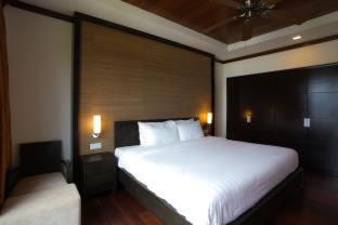 3 Bedrooms, Pool, Villa, Sea Front