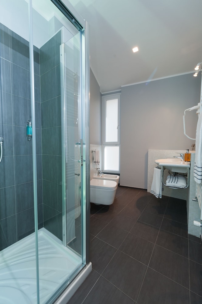 Hotel Executive Inn 24/61