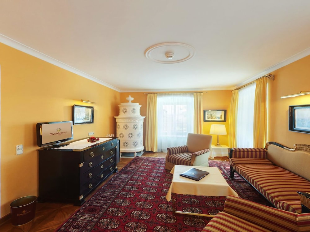 HOTEL TIEFENBRUNNER 48/66
