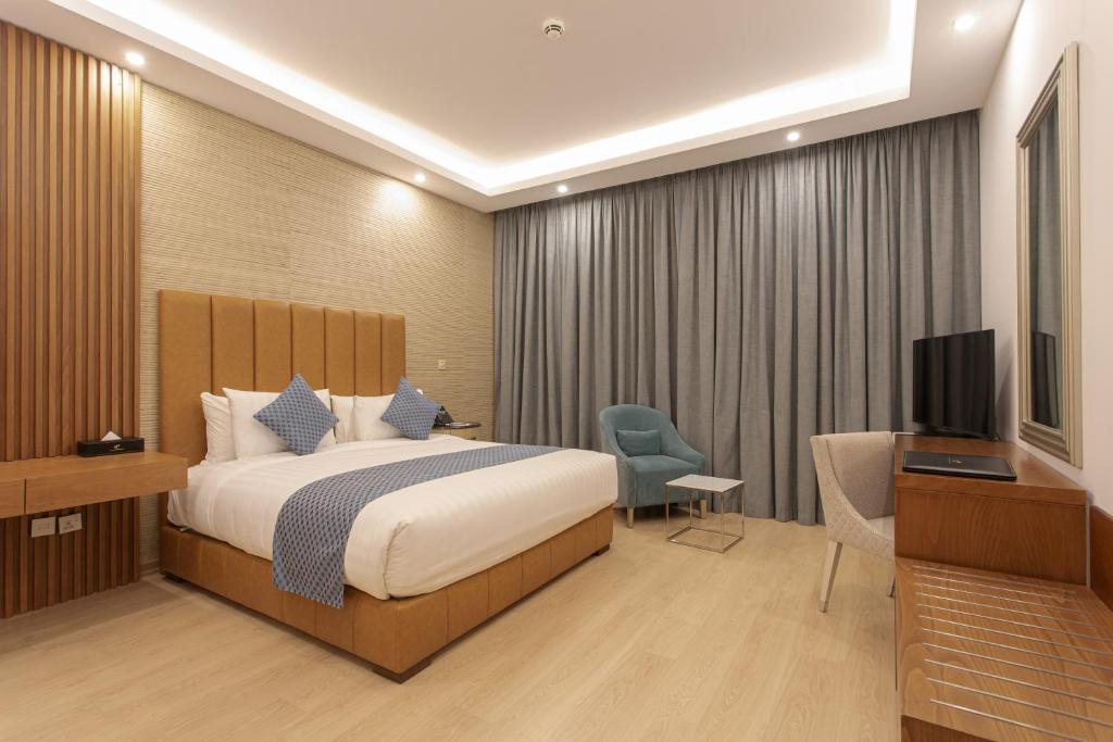 DELUXE ROOM