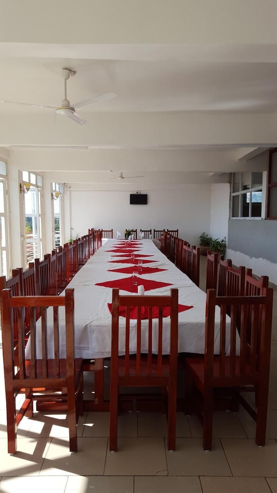 Pulickal Airport Hotel 40/50