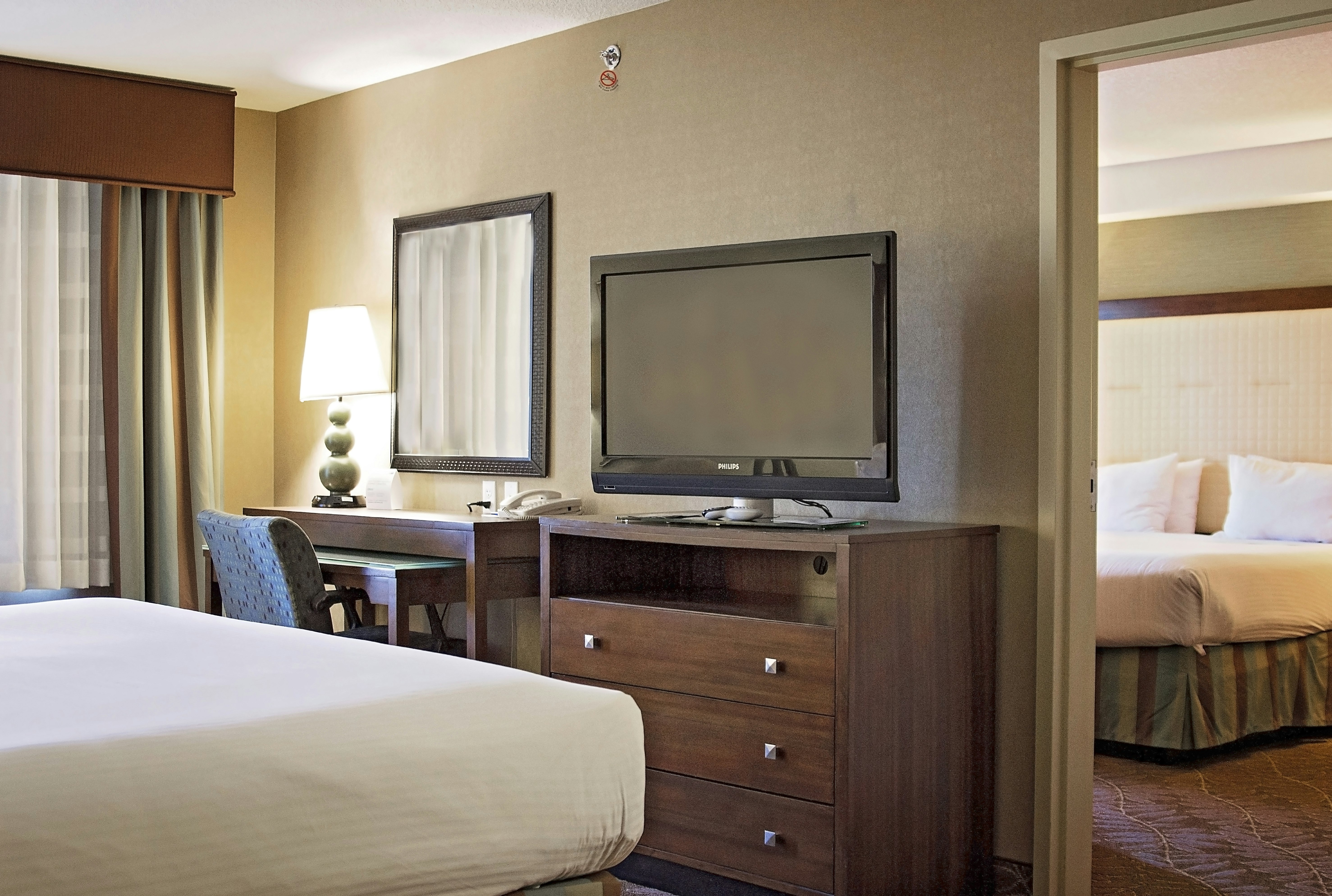 Holiday Inn Express Hotel Suites Logan 74/79