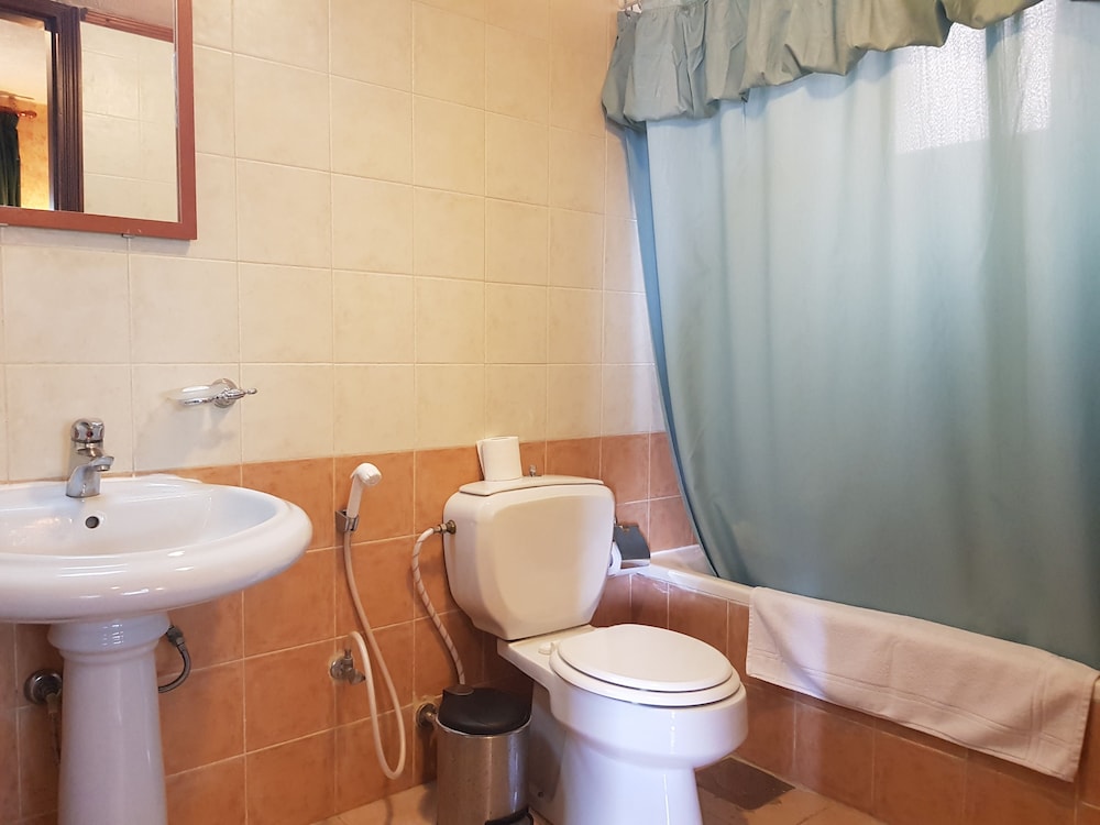 Pineland Hotel & Health Resort 57/59
